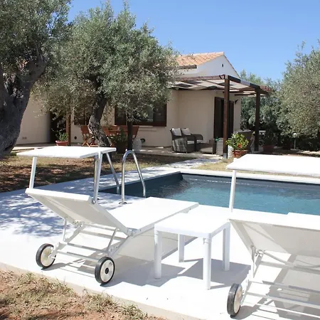 Il Villino ---piscina-spiaggia Privata--- Casa di campagna *